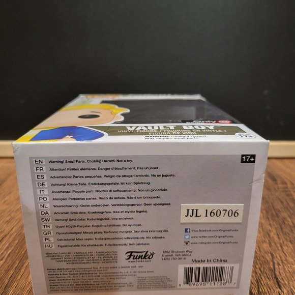 Fallout Vault Boy (Gold) GameStop Exclusive Funko Pop - Picture 6 of 12